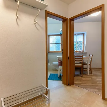 Lovely Quiet, Bright, Generous For Two, Private Parking 아파트