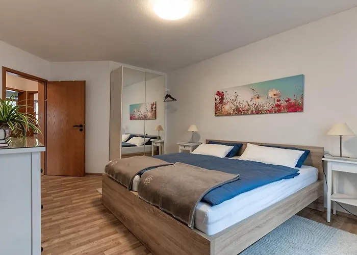 Lovely Quiet, Bright, Generous For Two, Private Parking Apartment