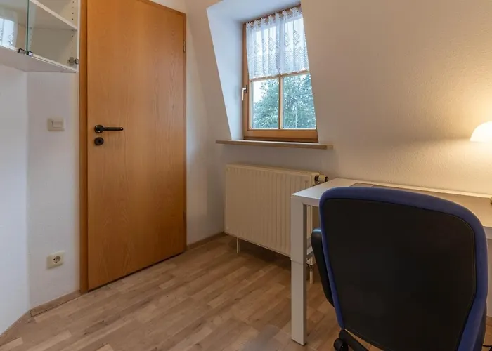 Lovely Quiet, Bright, Generous For Two, Private Parking Apartment