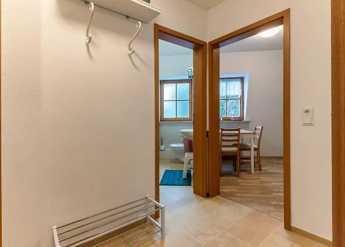 Lovely Quiet, Bright, Generous For Two, Private Parking Apartment
