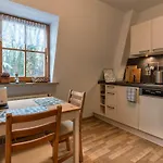 شقة Lovely Quiet, Bright, Generous For Two, Private Parking
