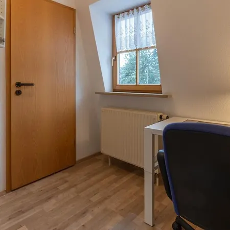 Lovely Quiet, Bright, Generous For Two, Private Parking Appartement