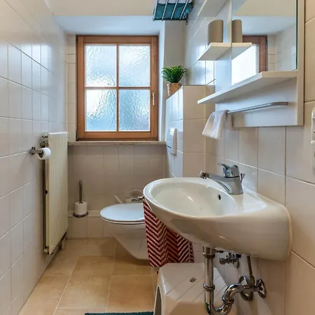 Lovely Quiet, Bright, Generous For Two, Private Parking Neurenberg