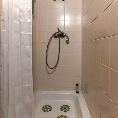 Lovely Quiet, Bright, Generous For Two, Private Parking Appartement