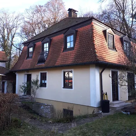 Lovely Quiet, Bright, Generous For Two, Private Parking Appartement